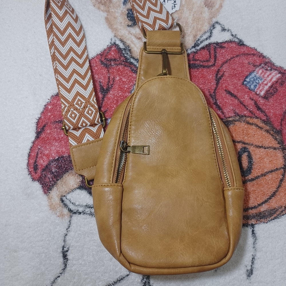 Beauty Stash Cross Body Carrier Bag Tan White Buckles Snaps Zipper